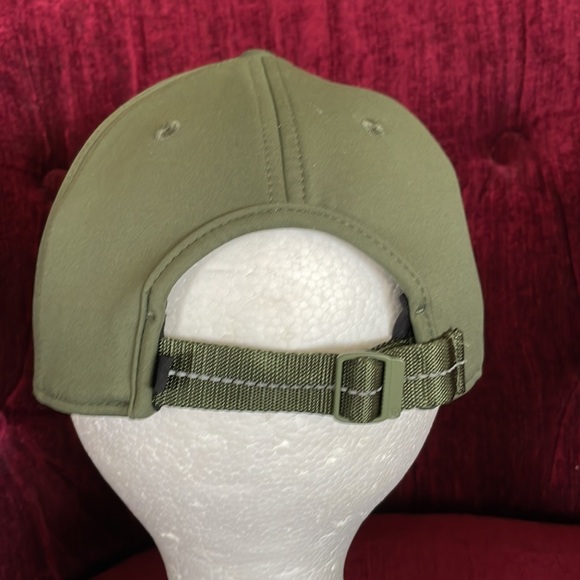 Lululemon hat - Picture 4 of 8